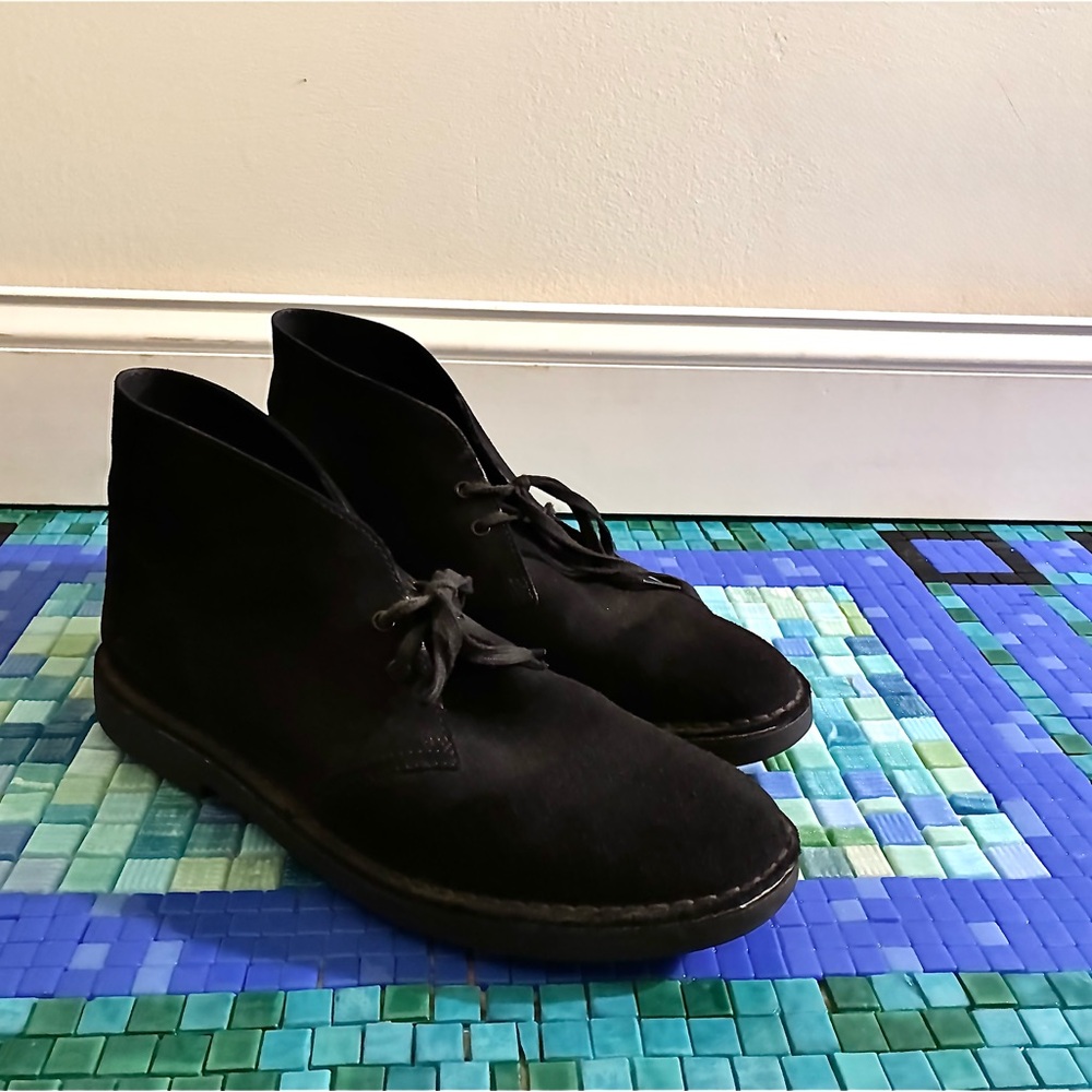 BRAND NEW! NEVER WORN! Men's Clarks Desert Boot in Black